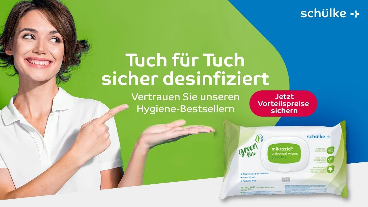 Eine lächelnde Frau zeigt auf eine Packung mikrozid universal wipes von schülke. Im Banner steht „Tuch für Tuch sicher desinfiziert“ sowie „Jetzt Vorteilspreise sichern“ auf grün-blauem Hintergrund.