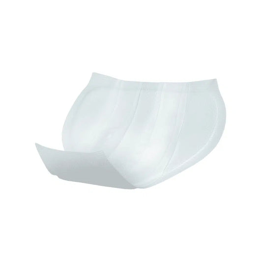 Ein Paar weiße, transparente Damenunterwäsche mit Seni Man Extra Inkontinenzeinlage für Männer - 15 Stück | Packung (15 Stück) auf weißem Hintergrund von TZMO Deutschland GmbH.