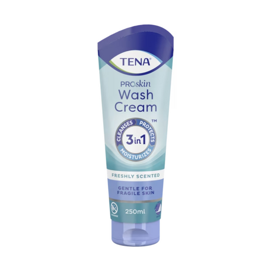 Eine 250-ml-Tube TENA Wash Cream Hautpflege 3in1 mit der Aufschrift „Frisch duftend“, „Sanft für empfindliche Haut“ und „3-in-1“-Vorteilen: Reinigen, Schützen und Befeuchten. Die Tube hat ein blau-weißes Design mit einer dunkelblauen Kappe, perfekt für eine umfassende Hautpflege.