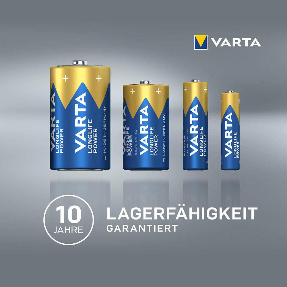 Vier Varta Longlife Power 4906 AA-Batterien LR6 mit dem Varta AG-Logo und der Power Check-Funktion, ausgerichtet auf einer reflektierenden Oberfläche. Der Text lautet „10 Jahre Lagerfähigkeit garantiert“.