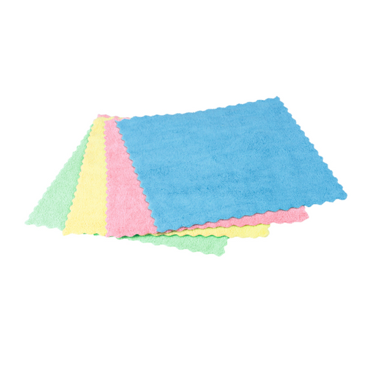 Vier farbenfrohe Vileda Professional Micro Tuff Easy Reinigungstücher in Blau, Rosa, Grün und Gelb, sauber übereinandergelegt auf weißem Hintergrund.
