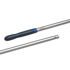 The image shows two sections of the Vileda Professional Aluminum Handle Clip (blue) – 150 cm. The upper section features an ergonomic handle with a blue grip and red branding. The lower section, manufactured by Vileda GmbH, has two small holes for attachment and supports the four-color system.