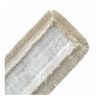 Nahaufnahme des Arcora Flachpressmopp Spezial Box Mopp Fpm-Erh Mit Deckblatt von Arcora International GmbH, beige und weiß mit strukturierten Kanten und weicher, saugfähiger Oberfläche. Langlebige Materialien, ideal für die professionelle Reinigung. Einfarbig weißer Hintergrund. Schachtel mit 100 Stück.
