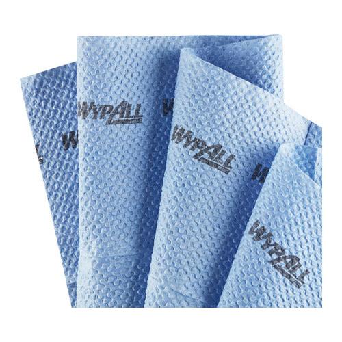 Vier blaue, viertelförmige WypAll® ForceMax PowerClean Reinigungstücher der Kimberly-Clark GmbH sind aufgefächert und zeigen jeweils das Markenlogo. Ihre holprige Textur ist ideal für anspruchsvolle Reinigungsaufgaben. Schachtel: 1 x 40 Blatt.