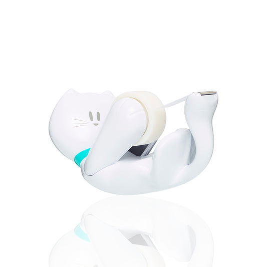 Der Scotch™ Tischabroller im Katzen Design C39 von 3M Deutschland GmbH zeigt eine weiße, auf dem Rücken liegende Katze mit schwarzen Details und blauem Halsband, inklusive einer Rolle Scotch® Magic™ Klebeband (19 mm x 8,89 m).