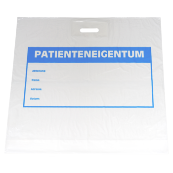 Die weiße Kunststofftasche DEISS 36520 (600x600+50 mm) der EMIL DEISS KG ist mit einem blauen "PATIENTENEIGENTUM"-Etikett, befüllbaren Abschnitten und einem ausgeschnittenen Griff ausgestattet - ideal als Alternative zu Kartonbeuteln; Lieferung in Kartons zu 250 Stück.