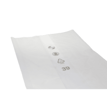 Die transparente Tüte DEISS 99034 der EMIL DEISS KG (GmbH + Co.) im Format 800+500x1700x0,08 mm liegt flach auf einer hellen Fläche und zeigt Recycling-Symbole und die Zahl 39, ideal für die Verpackung mit Karton (50 Stück).