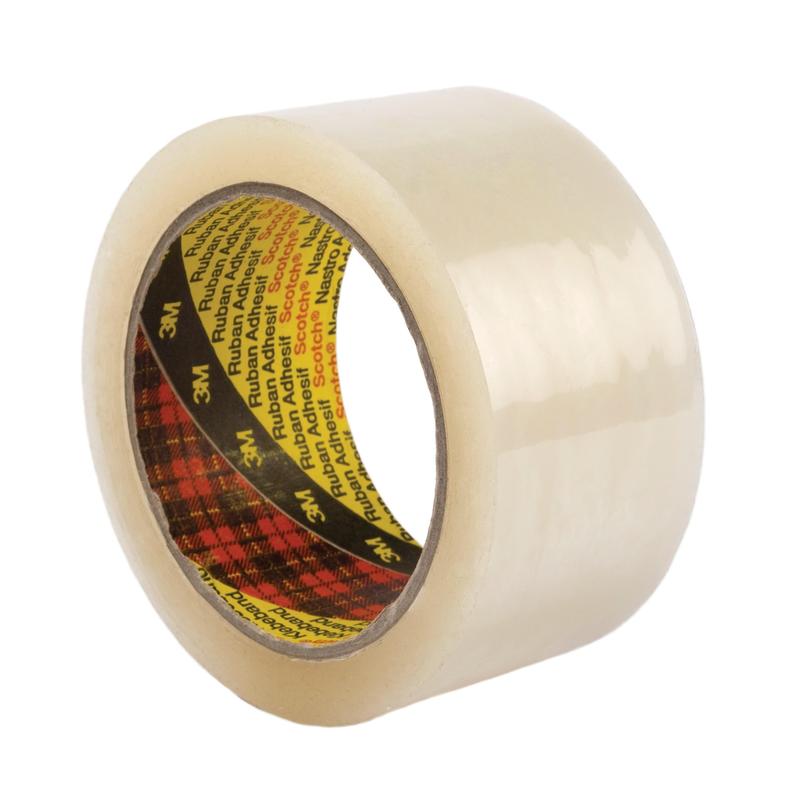Breite transparente Klebebandrolle mit leicht milchiger Oberfläche und farbigem Innenkern auf hellem Hintergrund.