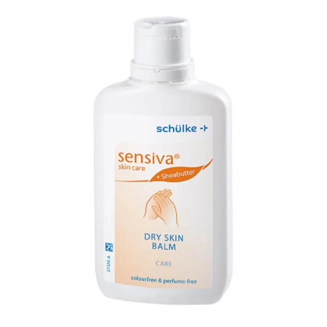 Eine Flasche Schülke sensiva® dry skin Hautbalsam mit Sheabutter von Schülke & Mayr GmbH. Auf dem Etikett steht, dass er parfümfrei und ohne Farbstoffe ist.